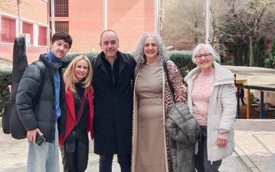 David Rees en el comedor del CEIP. Eugenio María de Hostos