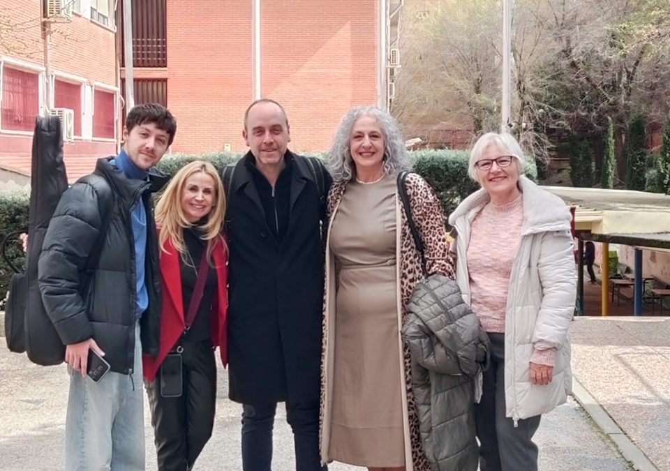 David Rees en el comedor del CEIP. Eugenio María de Hostos